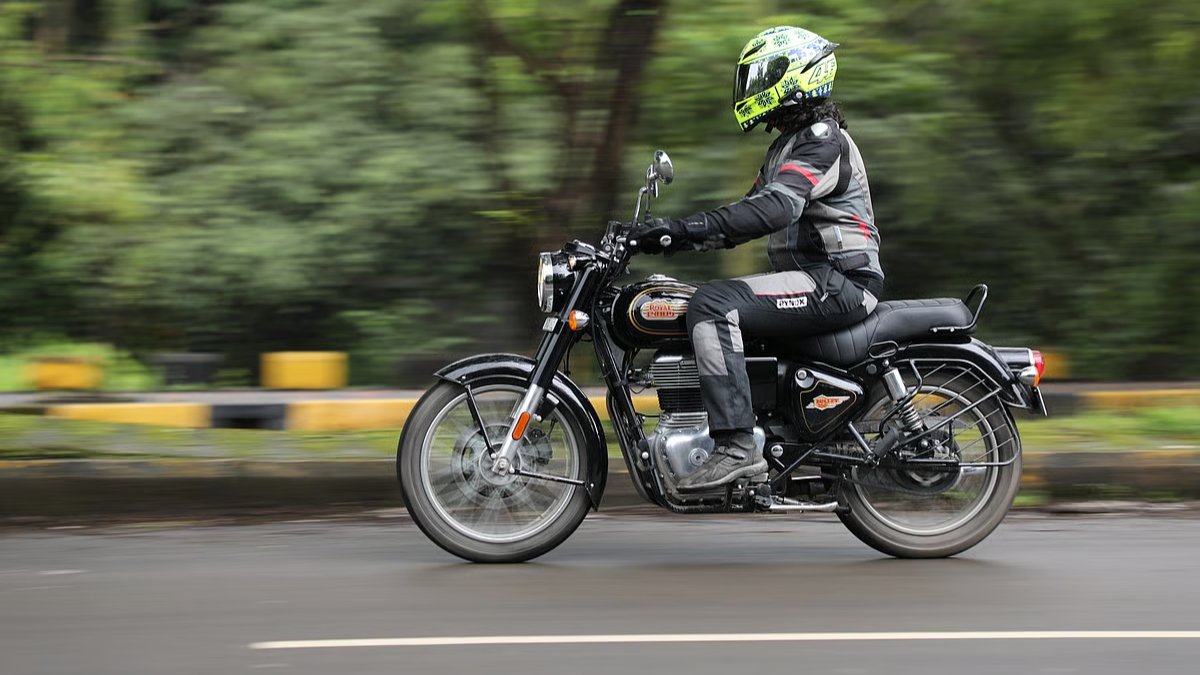 349cc की ताक़त और 110 की रफ़्तार Royal Enfield Bullet 350 की पूरी जानकारी
