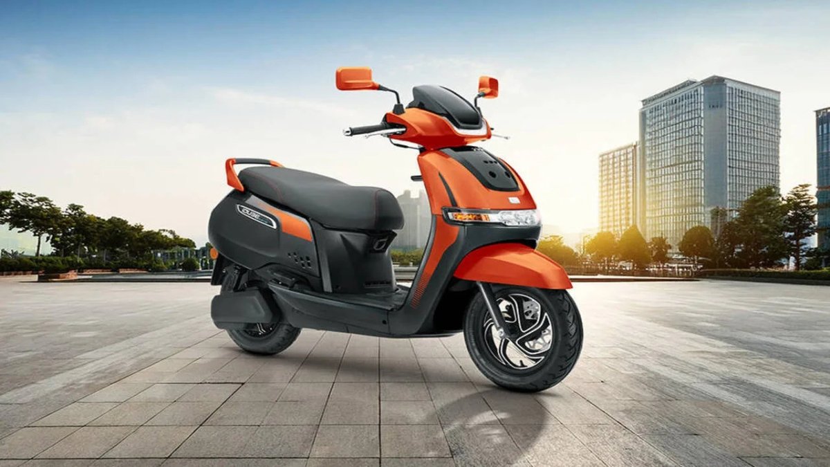 ₹1 लाख की कीमत में मिल रहा है 140Nm टॉर्क वाला धांसू इलेक्ट्रिक स्कूटर जानिए TVS iQube के कमाल के फीचर्स