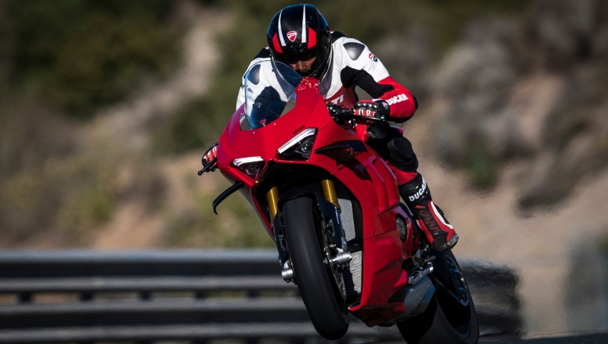Ducati Panigale V4: 218 PS की ताकत, कीमत 27.41 लाख से शुरू, फीचर्स जानकर चौंक जाएंगे